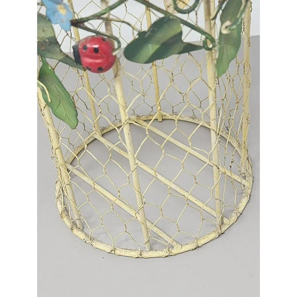 Vintage Lot Of 2 Chicken Wire Baskets Lady Bugs Butterfly Leaves‎